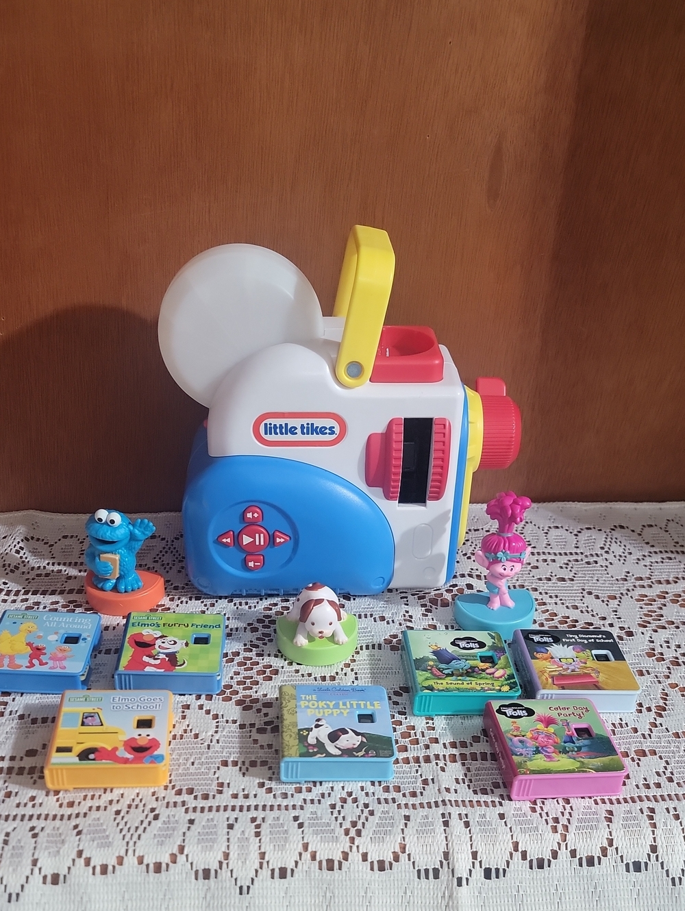 Little Tikes Blue and White Kids Movie Projector With 7 Movie Discs
